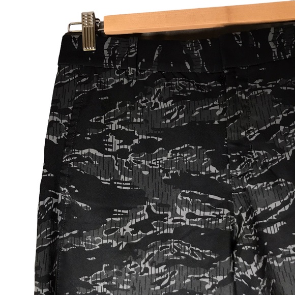 Nike Dri-Fit Camo Golf Shorts Performance Wear Swoosh Men's Medium - Picture 2 of 10